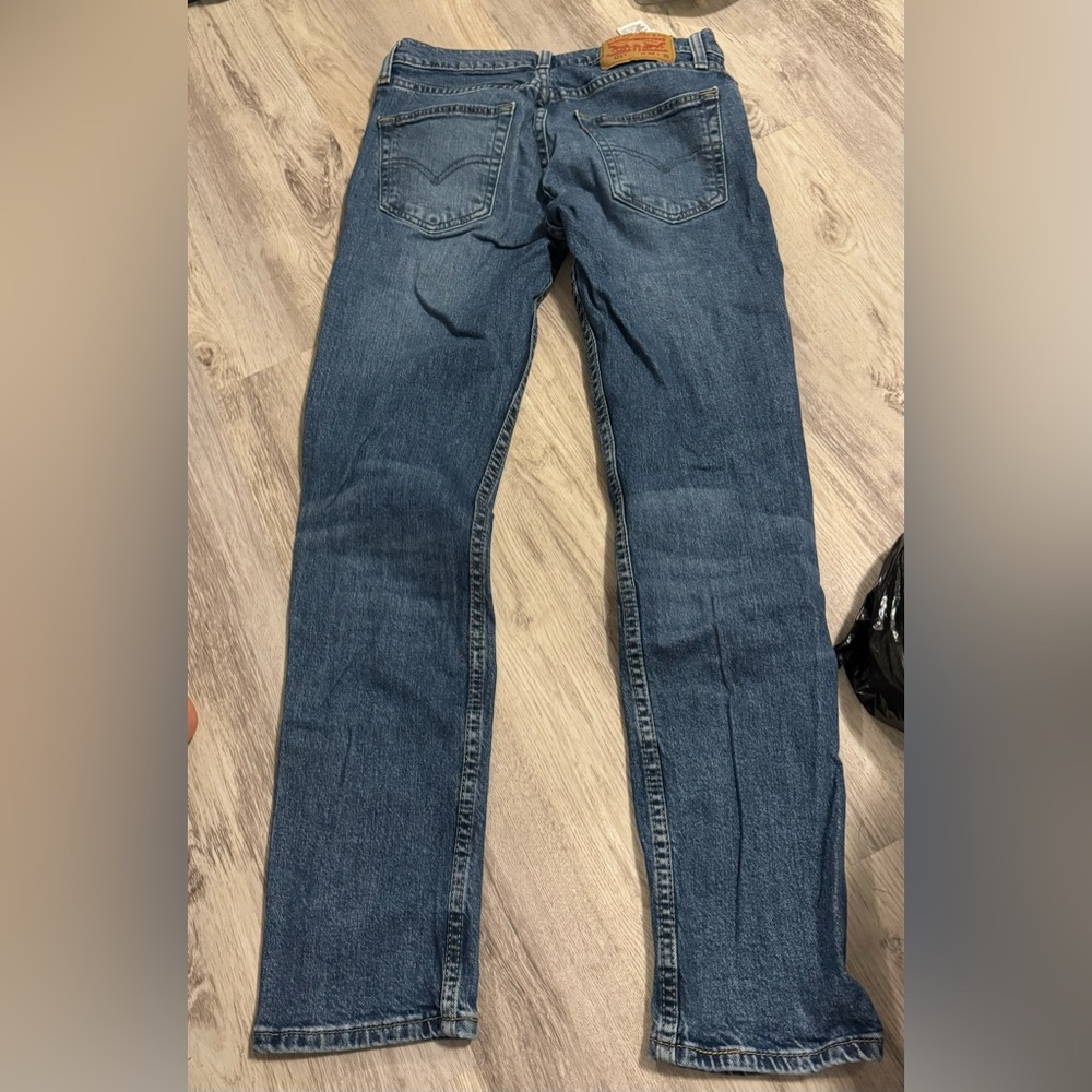 Levi jeans size W28 L30, barely used!!!